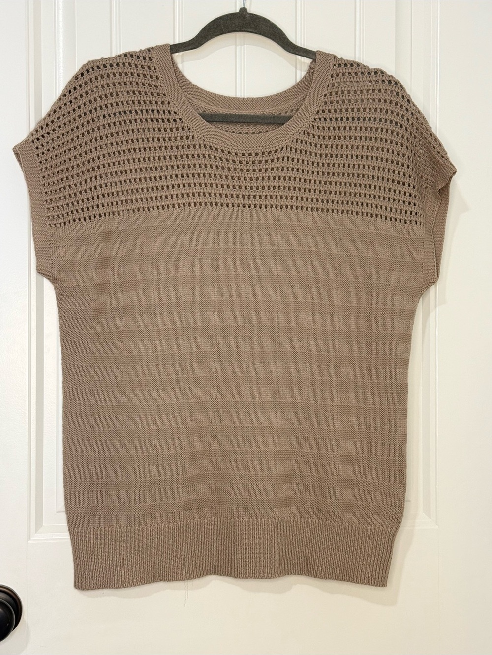 Women's Taupe Knit Scoop Neck Short Sleeve Sweater